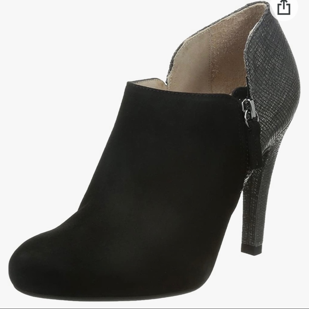 Nice Black and silver Suede Booties